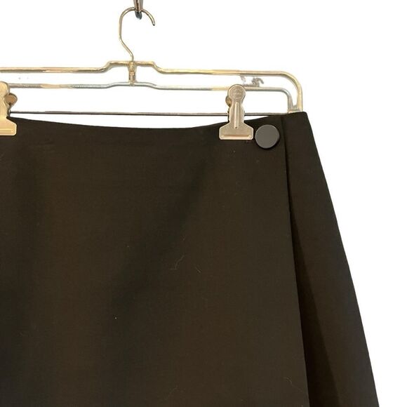 Ann Taylor black wrap skirt. Size 2 - Picture 2 of 8